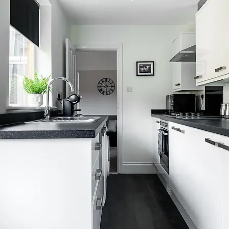 Charming House, Sleeps 6, Walk To Centre *
