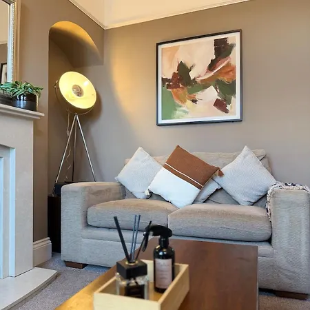 Charming House, Sleeps 6, Walk To Centre * York