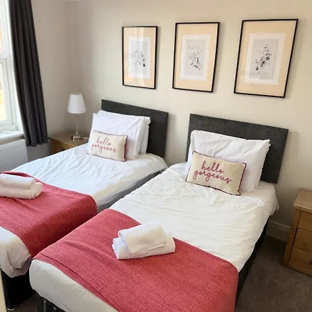 Charming House, Sleeps 6, Walk To Centre *