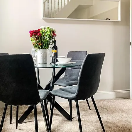 Charming House, Sleeps 6, Walk To Centre