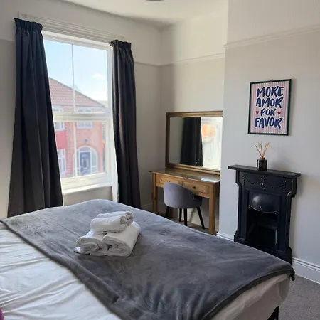 Charming House, Sleeps 6, Walk To Centre * York