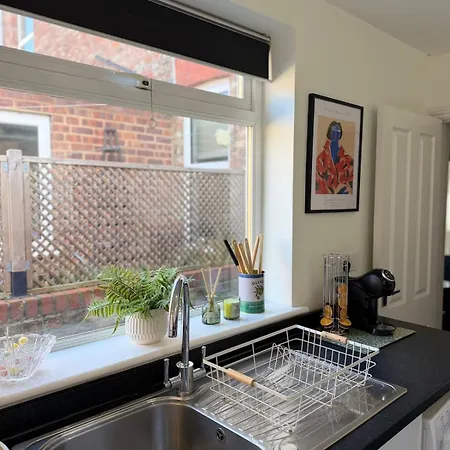 Charming House, Sleeps 6, Walk To Centre * York